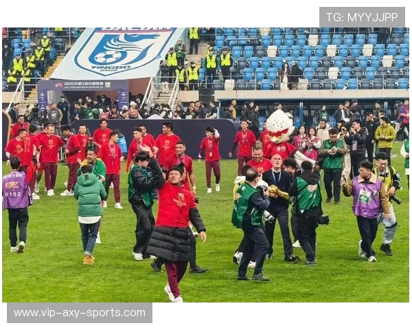 北京足球队实力引发热议球迷对球队表现的不同看法与争论