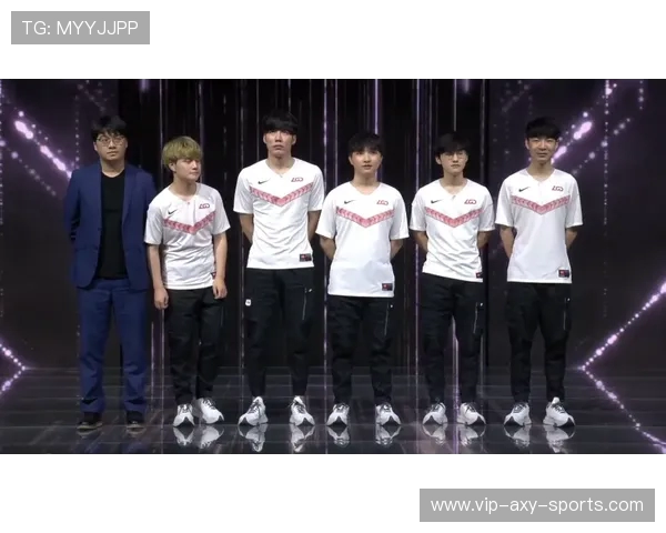 王者荣耀深度解析：FPX战队的技术策略与团队协作之道