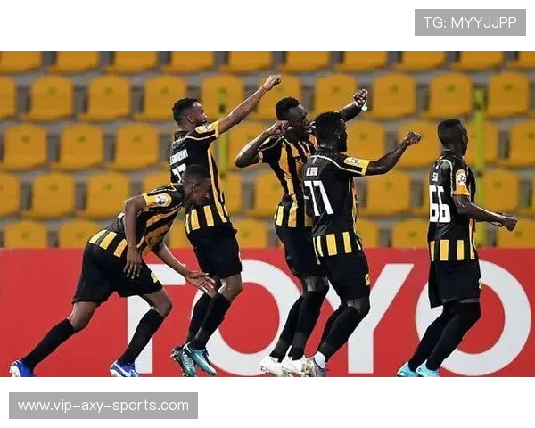 佐布阿汉与伊蒂哈德的巅峰对决揭示足球战术的较量与激情碰撞